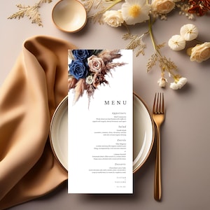 Plantilla de menú de boda con flores en azul marino y oro rosa, plantilla editable de Canva, menú de jardín con flores rosas, descarga instantánea, estilo boho pampas #F7RSBG