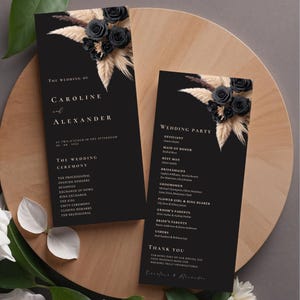 Mall för svarta blommiga bröllopsprogram, ceremoniprogram, elegant rosblommig resplan, redigerbar Canva-mall, fram- och baksida #L1RSBK