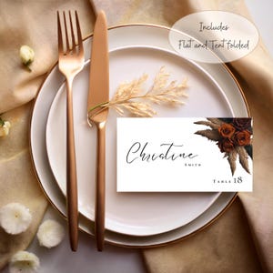 Plantilla para tarjetas de lugar de boda con diseño floral en color marrón óxido y naranja, plantilla Canva, tarjeta con nombre para mesa, plana y plegable, estilo bohemio, hierba de la pampa n.° L1RSRO