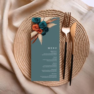 Plantilla de menú de boda con flores en naranja y verde azulado oscuro, plantilla editable de Canva, descarga instantánea, flor de rosa de las pampas bohemia, menú imprimible #L1RSTO