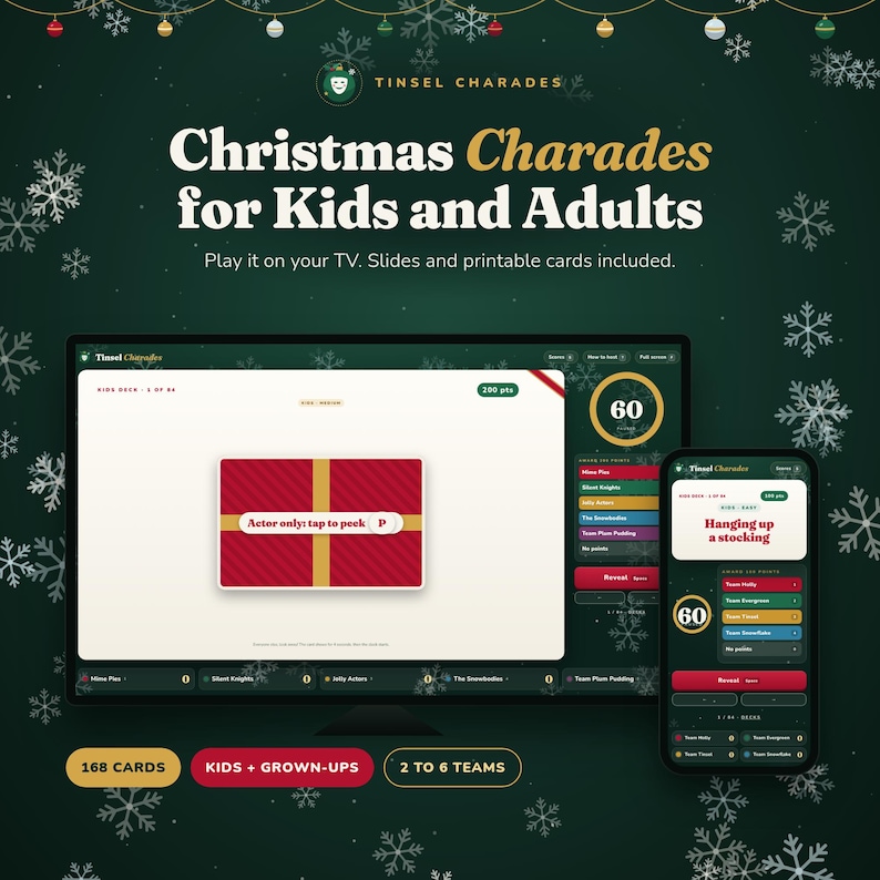 Op de afbeelding: Een digitaal kerst-charades-spel genaamd Tinsel Charades, weergegeven op een televisiescherm en een smartphone. De interface bevat een rode cadeau-afbeelding, een timer van zestig seconden, teamscoreborden en de tekst Christmas Charades for Kids and Adults.