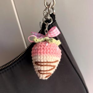 Handmade Crochet Strawberry Keychain – Kawaii Bag Charm with Flower- Small Handmade Gift Pink- White Choco