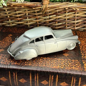 Danbury Mint 1/24 Scale 1933 Pierce Arrow-diecast Replica W