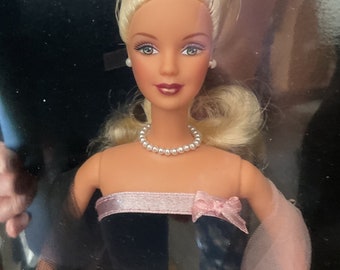 BARBIE « Silhouette intemporelle » @2000 Mattel Nouveau