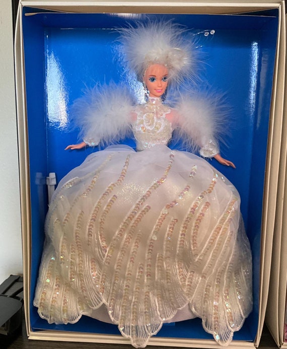 BARBIE “Princesa de las Nieves” Colección Temporadas Encantadas