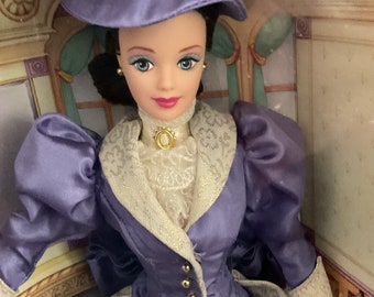 BARBIE « Mme. PFE Albee” AVON 1er de la série @1997 Mattel Nouveau