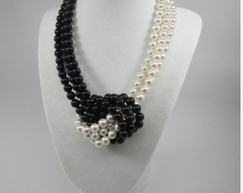 Collier poire 3 rangs noir et blanc