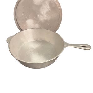 9.25&quot;x 2.5&quot; Jamaican Dutch Pot (Skillet)-SML