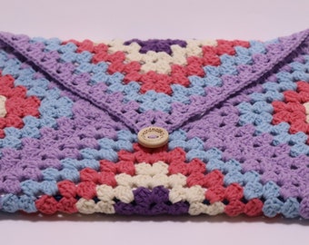 Couverture de livre au crochet faite main - Protège-livre en coton bleu et violet avec bouton