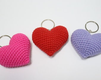 Porte-clés coeur au crochet fait main - Options de couleurs rouge, rose et violet