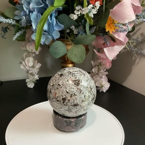 UV Reactive Yooperlite Spheres – Choose Your Crystal – Fluorescent Crystal Ball Under Blacklight