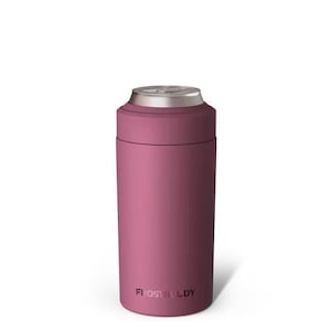 Puede incluir: Un enfriador de latas aislado de color malva mate con un borde superior de plata met&aacute;lica. El recipiente cil&iacute;ndrico presenta un acabado exterior liso de color s&oacute;lido y el nombre de la marca FROSTBUDDY impreso en letras oscuras peque&ntilde;as.
