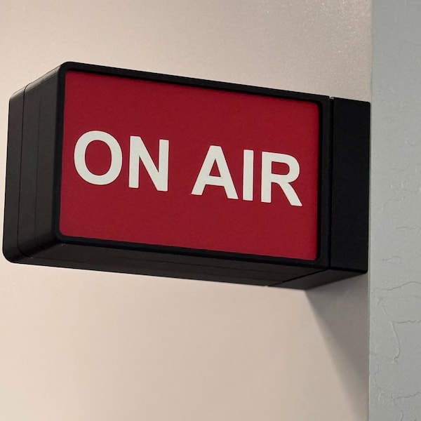 ON AIR Podcaster Wireless Illuminated Wall Sign | Double-sided | Available in English, French, Spanish