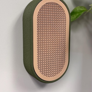 Applique murale Mori - Inspirée de Japandi, éclairage LED à intensité variable, sans fil et rechargeable avec fixation DZN Dark Green