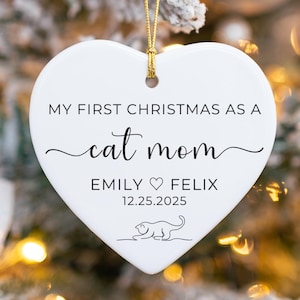 Spersonalizowana ceramiczna ozdoba świąteczna z imieniem i datą: Pierwsze święta Bożego Narodzenia jako kocia mama