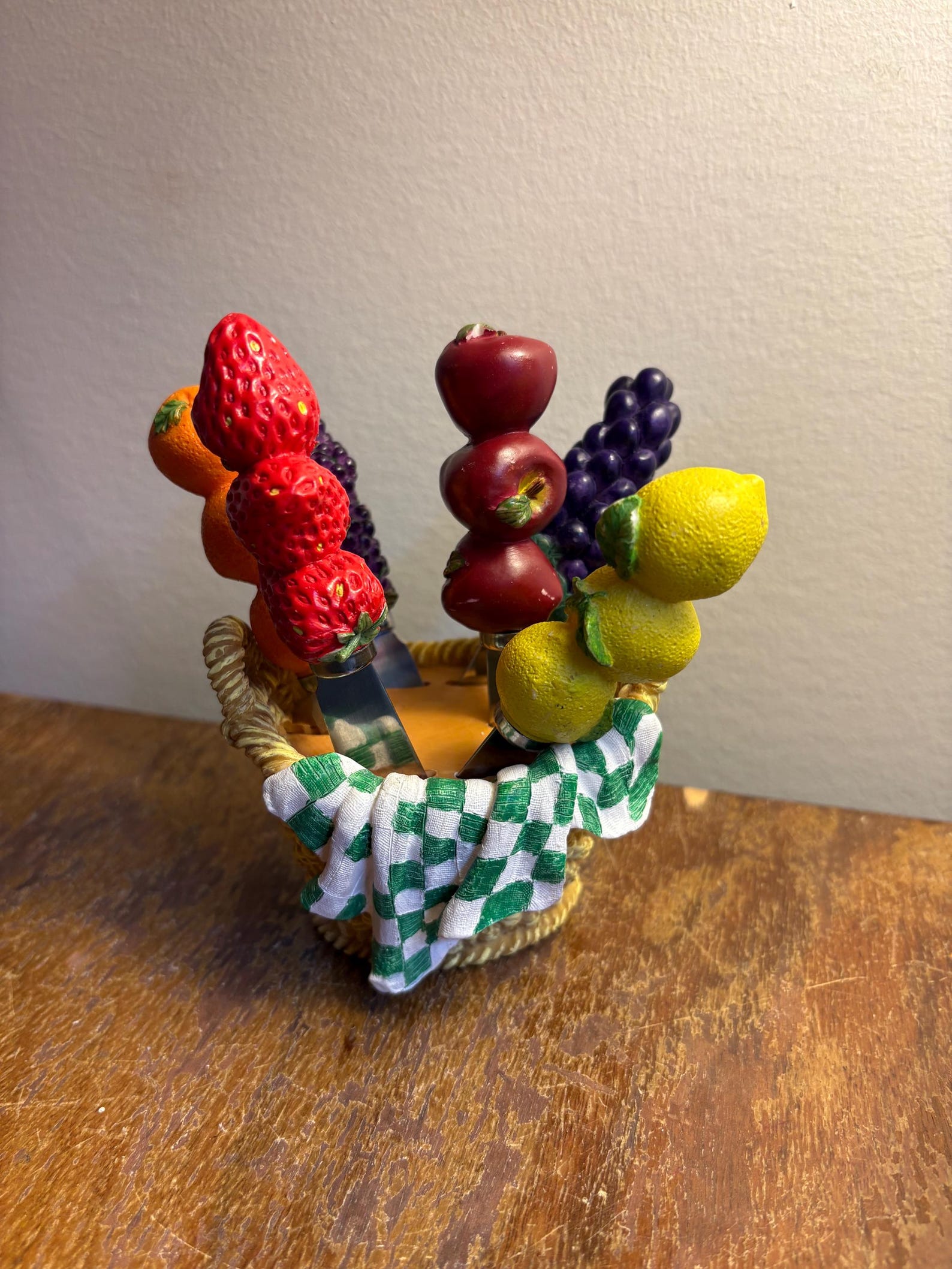 Vintage Fruit Handle Cheese Knives Set – Strawberry Lemon Grape Spreaders – Picnic Basket Cheese Knife Set – Retro Kitchen Decor