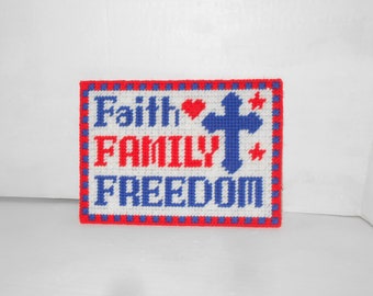 Fe, Familia, Libertad Wallhanging