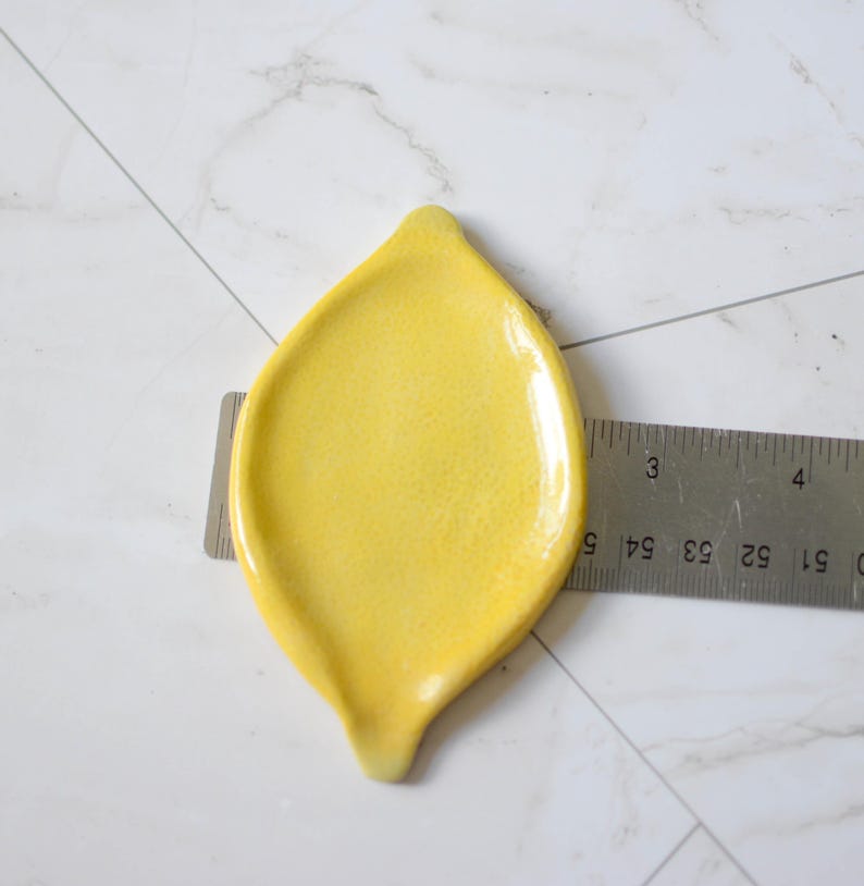 Handgefertigte Zitronen Löffel Ablage, Handbemalte Keramik Schmuckschale Bild 8
