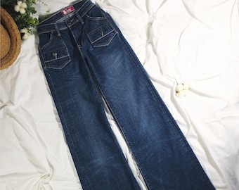 Y2K Jeans mit weitem Bein H&M. 2000er 00er Jahre Schlaghose in Dunkelblau Low Waist Medium Rise. Ausgeblichene ausgewaschene, abgenutzte 90er Jahre Denim Hose. Frauen Größe XS S