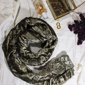 Vintage 90s Women Boho Viscose Velvet Neck Scarf. Y2k Unisex Olive Green Bohemian Soft Long Velvet Shawl, Frazzled Core, Size 160 × 26 cm