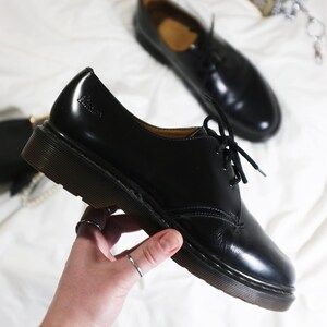 Dr. Martens Men\'s Black classic Leather Lace Shoes men 10/ladies 11 grunge goth Vintage Dr. Martens Shoes Made in England – Black Leather  main image 3