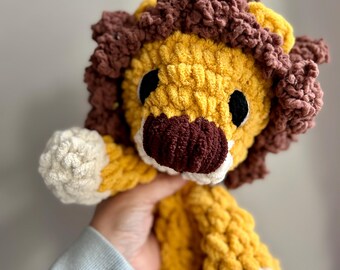 Leo el León, peluche de 30 cm, hecho a mano con forma de manta, de crochet.