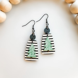 Fichier de boucle d'oreille rayé arbre de Noël SVG | Boucles d'oreilles de Noël prêtes pour le laser | Fichier SVG numérique testé Glowforge | Prêt à faire des cadeaux laser