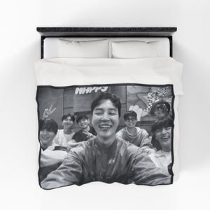 BTS Live 2025 OT7 Return Member Reunited Group Image Velveteen Plush Blanket Throw for BTS Room Bangtan Fan Collection
