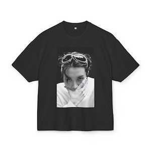 Immagine ravvicinata di BTS J-Hope Jack Hobipalooza su maglietta oversize a maniche corte Hobi Hoseok Army Stan Shirt Retro Graphic Box Tee