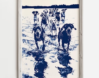 Aventura de Cães Felizes | Arte Divertida com Cães na Costa | Decoração de Casa de Praia para o Verão | Cães Aquáticos Caminhando no Lago | Desenho Azul | Para Imprimir e Baixar