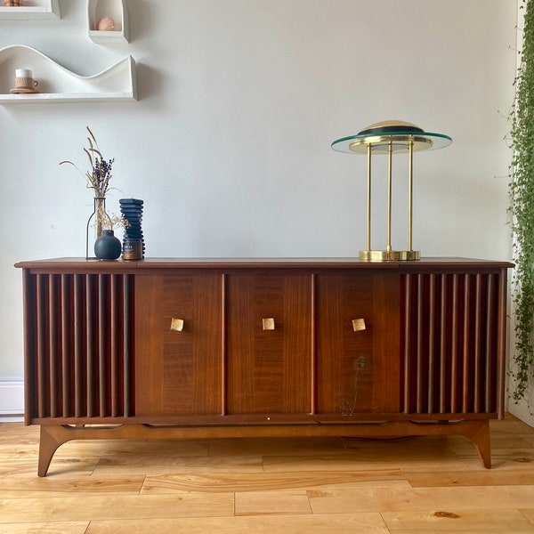 SOLD - Vintage 60s mid century modern stereo cabinet in walnut wood