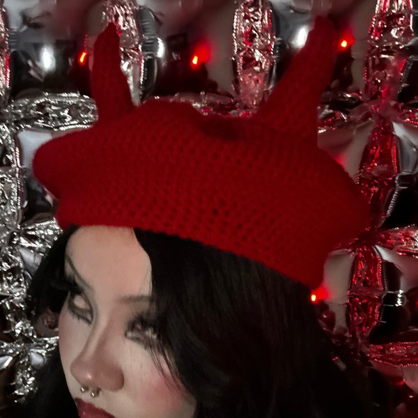 Beret with horns