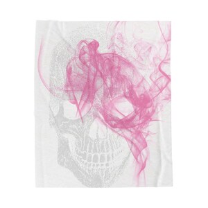 Skull Smoke Velveteen Plush Blanket - Cozy Gift for Halloween, Gothic Decor, Warm Throw for Home, Unique Bedding