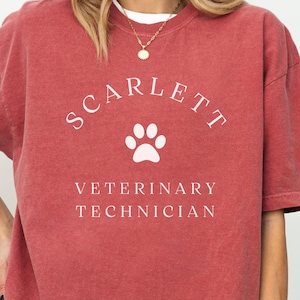 Regalo personalizado para técnico veterinario, camiseta personalizada de técnico veterinario, camiseta de medicina veterinaria, regalo de graduación de técnico veterinario, camiseta para perro y gato, X096