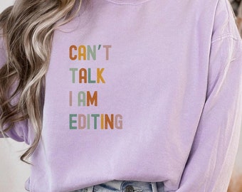 Fotograf Edycja Bluza, Can't Talk I'm Editing Sweter, Słodka Koszulka Edycja, Wideograf, Prezent Fotografa, Prezent Edytora Zdjęć, C082