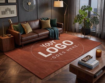 Puede incluir: Una alfombra rectangular de color terracota intenso que presenta un gran gráfico circular blanco en el centro con el texto "Your LOGO - GOES HERE -" impreso en blanco. La alfombra está colocada sobre un suelo de madera oscura en una sala.