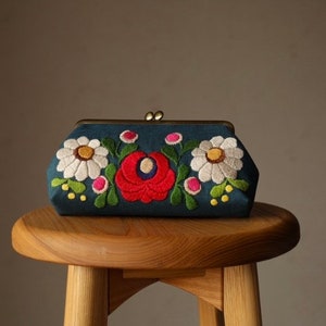 Japanese handmade embroidery flower wallet.handmade natural linen poch wallet.handmade purse
