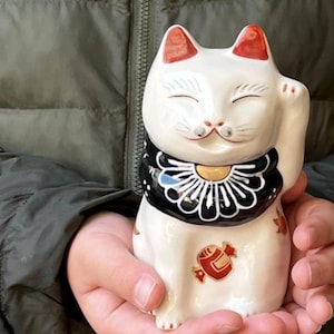 Japanese Modern Kyoto Beckoning Cat – Takara-zukushi Lucky Charm | Kiyomizu-yaki Handmade Maneki Neko Figurine |Good Fortune Gift from Japan