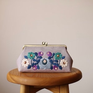 Pochette à fleurs brodée kawaii japonaise faite main, sac pochette fait main, pochettes et pièces de monnaie