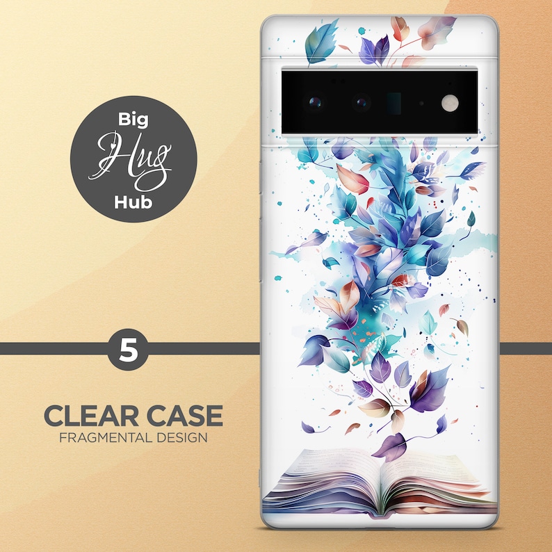 Op de afbeelding: Een transparante telefoonhoes met een witte achtergrond en een ontwerp van een open boek met aquarelbladeren en -bloemen. De tekst "Big Hug Hub" staat in een cirkel linksboven in de afbeelding. De tekst "CLEAR CASE FRAGMENTAL DESIGN" staat linksonder in de afbeelding.