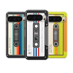 Könnte beinhalten: Drei Handyhüllen mit Retro-Kassettenband-Designs. Die Hüllen weisen farbenfrohe Streifen, Text und eine Vintage-Ästhetik auf. Auf einer Hülle steht "80s Hair Bands", auf einer anderen "Mix Tape" und auf der dritten "The Ultimate Road Trip Mix".