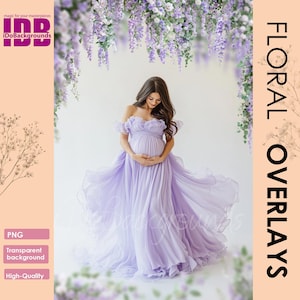 Peut inclure: Une femme enceinte vêtue d'une robe lavande se tient devant un mur blanc avec une guirlande florale suspendue au-dessus d'elle. La guirlande est faite de fleurs et de vignes violettes. La femme se tient le ventre et sourit. L'image est une superposition numérique pour les photographes.