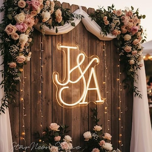 Letrero de neón personalizado con iniciales para boda: Decoración minimalista y personalizada para bodas