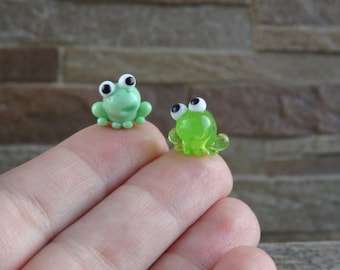 Frog gifts Frog figurine Tiny frog miniature, mini glass frog figurine, micro frog sculpture, small reptile figure Frog ornament Frog decor