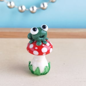 Mushroom ornament glass frog miniature glass toadstools for terrarium decoration mini gardens Mushroom figurine Glass figurines gifts