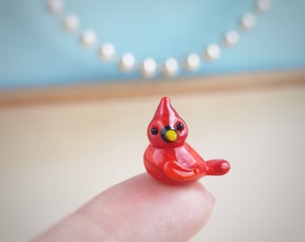Glazen beeldjes Rode kardinaal vogel beeldje Glazen kardinaal beeldje Kleine kardinaal Miniatuur kardinaal Kleine glazen dieren Glazen vogels Poppenhuis