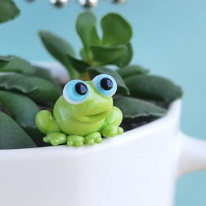 Plant stakes Glass frog figurine Plant sticks Garden decoration Plant pot decor Garden markers Accessory Tiny glass animals frog figure toad
