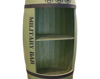 Barra barile in legno verde con ripiano, barra alcolica militare con iscrizione Military Bar 80x50cm, gadget militare, tavolo da pub