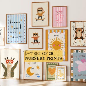 Puede incluir: Una colecci&oacute;n de l&aacute;minas enmarcadas para guarder&iacute;a con varias ilustraciones. Las l&aacute;minas presentan animales en monopatines, citas inspiradoras y dise&ntilde;os caprichosos. El texto "Trendy SET OF 20 NURSERY PRINTS" es visible.