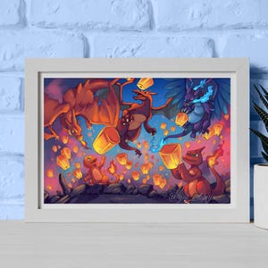 Puede incluir: Una ilustración digital enmarcada que muestra criaturas naranjas y azules similares a dragones soltando linternas de papel amarillas en un cielo crepuscular. La obra incluye dos pequeñas criaturas naranjas y tres aladas más grandes, con el texto @yai_dibuja.